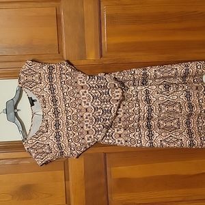 The limited summer dress with belt and keyhole back